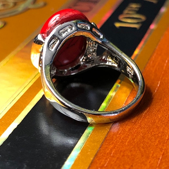 Red & Black Oval Ring w Silver Band - Picture 3 of 8